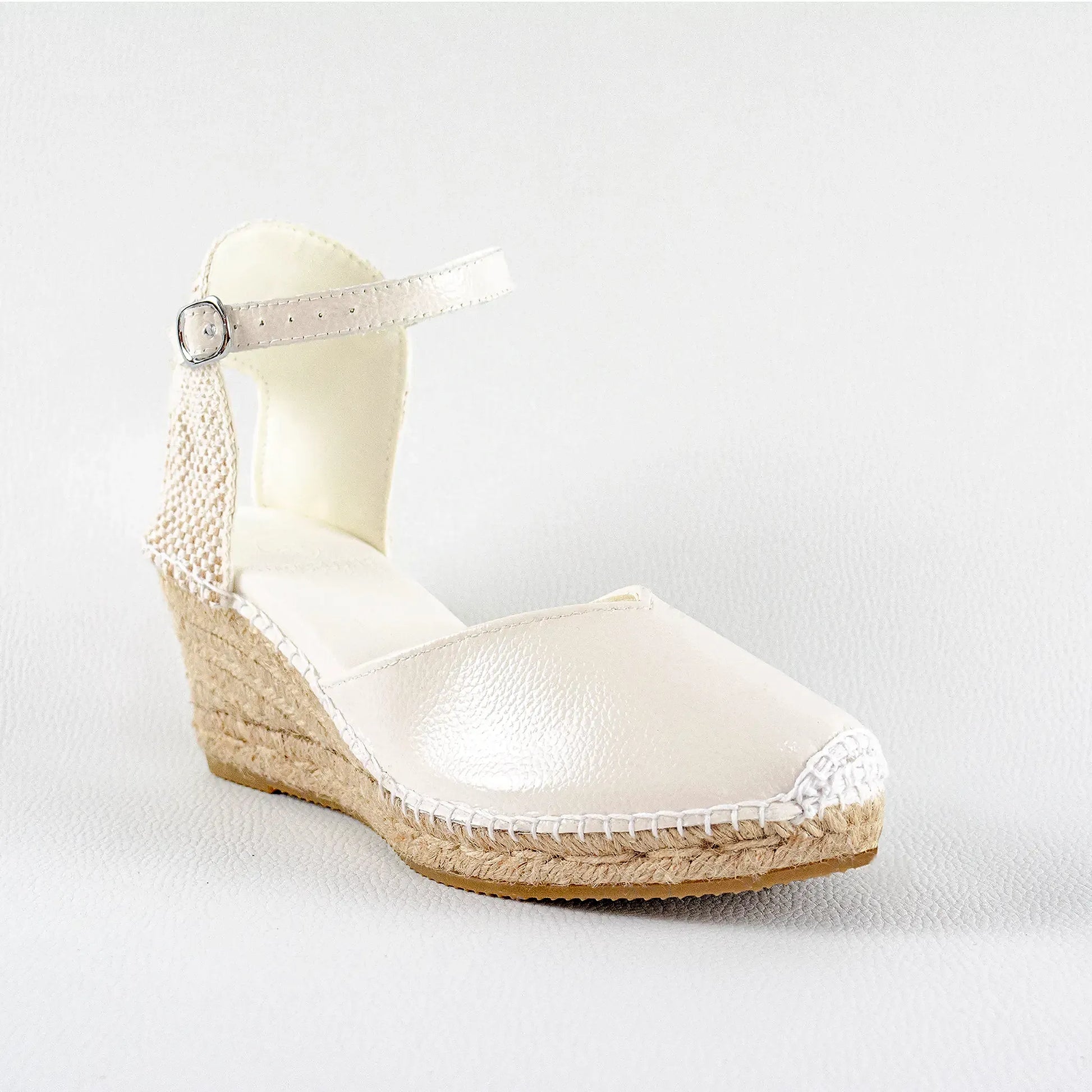 Alpargatas de novia piel blanco relieve con cuña de yute – Laan Barcelona
