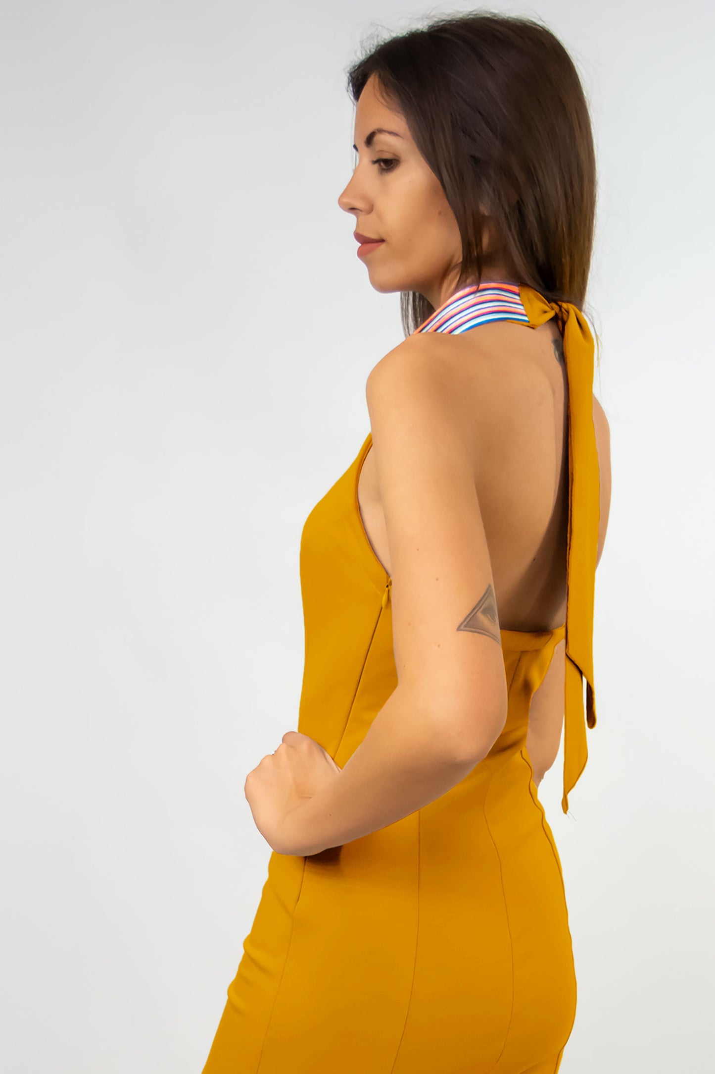 Vestido amarillo sin espalda