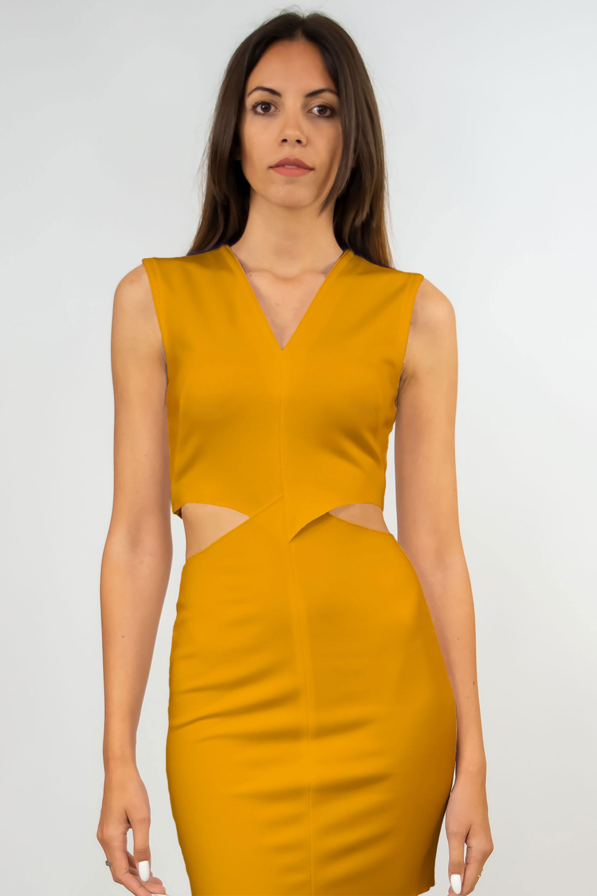 Vestido corto de color amarillo mostaza