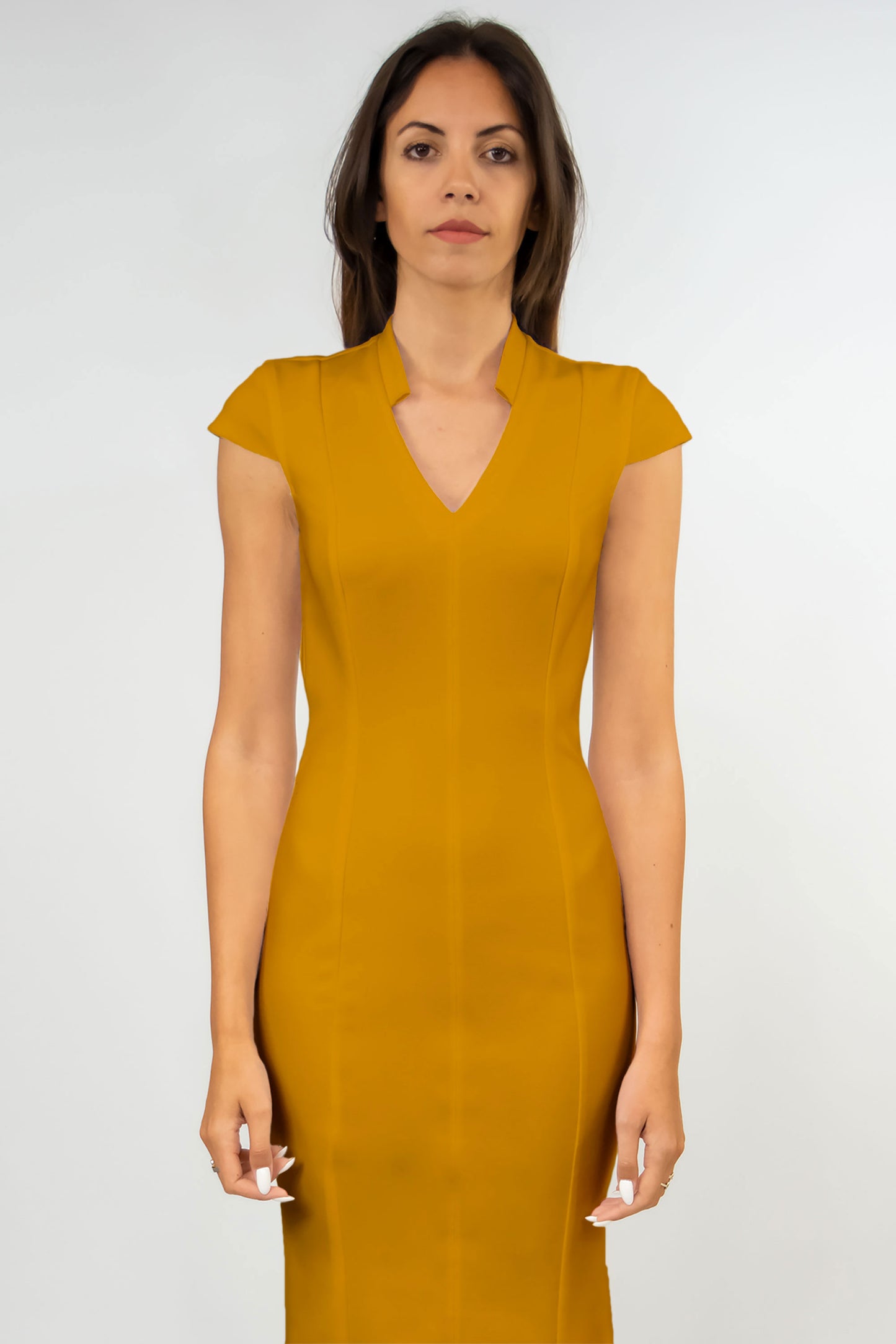 Vestido con espalda abierta color amarillo mostaza